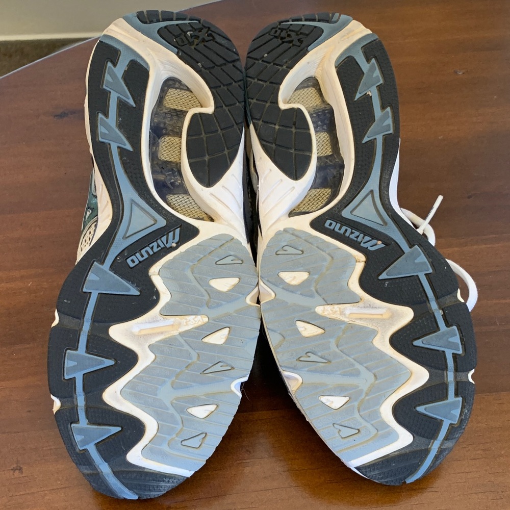 Mizuno Women’s White and Blue Athletic Shoes - Picture 6 of 7